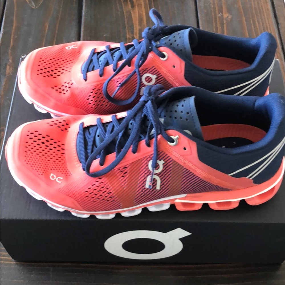 OnCloud Shoes Women’s 7.5